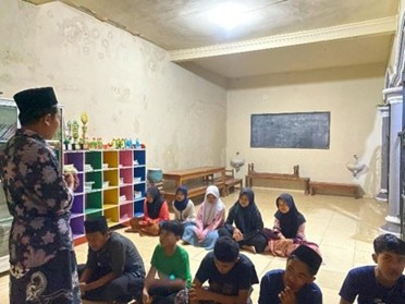 MAHASISWA KKN IAI NGAWI MENGAJAR MADIN UNTUK MENCIPTAKAN GENERASI MUDA YANG CINTA ILMU AGAMA